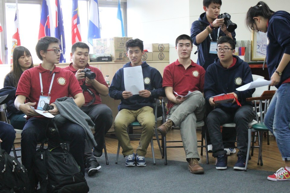 ÎÒУ??ÕßÓë?Í彻?1?7?´ó??Éú×ö½»Á÷?1?7